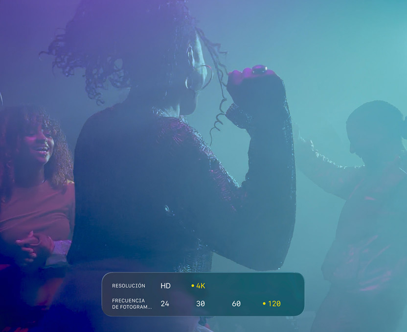 Grabación de tres personas bailando en un entorno de poca luz que muestra las opciones de 4K con Dolby Vision a 120 f/s