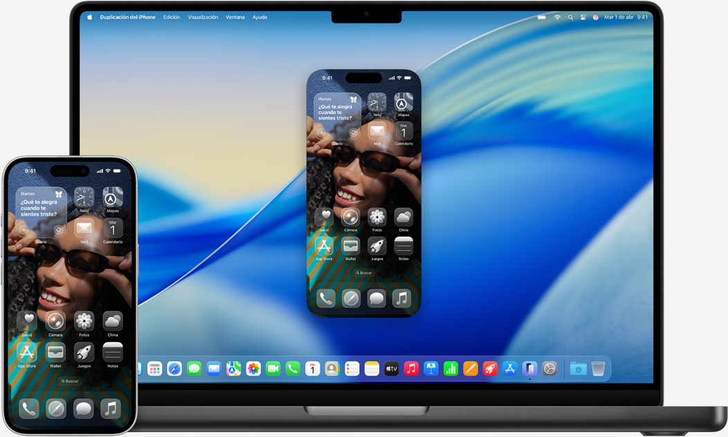 Un iPhone y una MacBook lado a lado muestran cómo se duplica la pantalla del teléfono en la MacBook. Widgets de Calendario y Notas cerca de la parte superior de la pantalla, otras apps en la parte inferior.