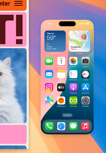 Màn hình nền MacBook hiển thị toàn màn hình iPhone với nhiều tiện ích đa dạng. Một cửa sổ trình duyệt ở bên trái hiển thị hình nền rực rỡ.