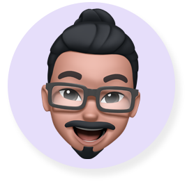 Memoji souriant - un homme barbu avec des lunettes