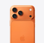 Vista traseira do iPhone 17 Pro laranja cósmico, sistema de câmaras Pro Fusion em relevo no topo
