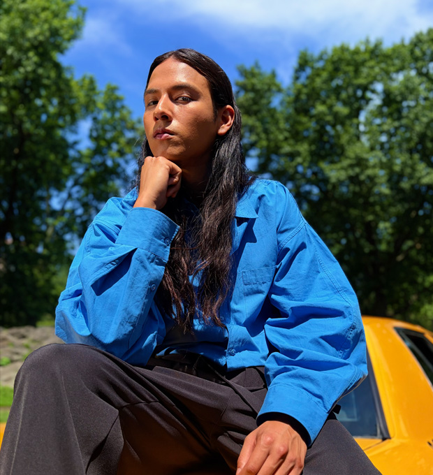 Φωτογραφία ατόμου που τραβήχτηκε με τη λειτουργία πορτρέτου κάμερας νέας γενιάς